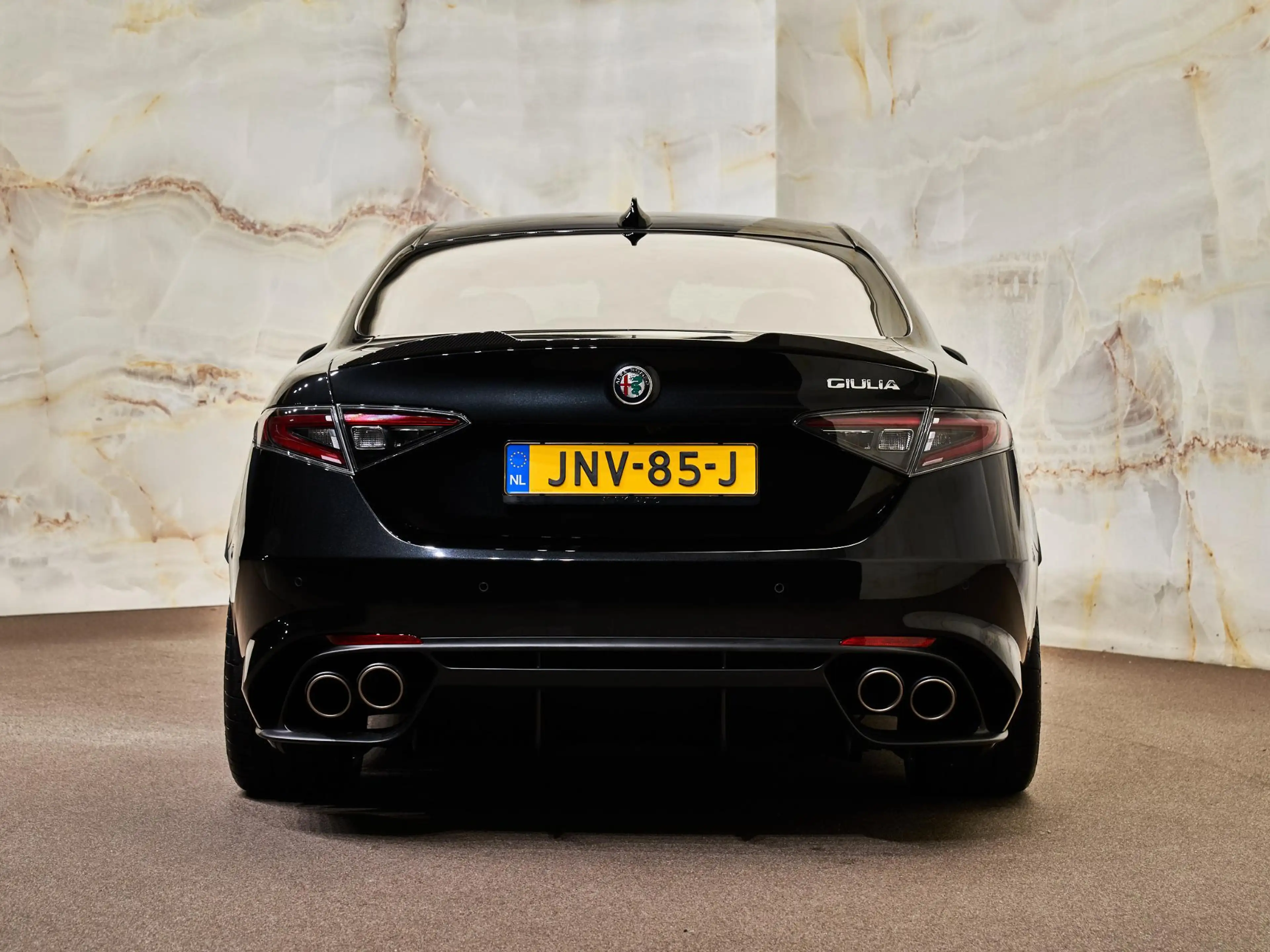Alfa Romeo Giulia 2.9 V6 Quadrifoglio , Akrapovič, Sparco, H/K, carb — photo 29