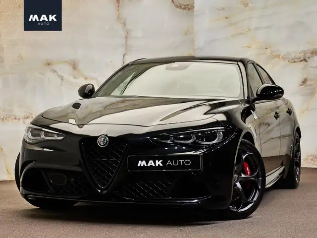 Alfa Romeo Giulia 2.9 V6 Quadrifoglio , Akrapovič, Sparco, H/K, carb