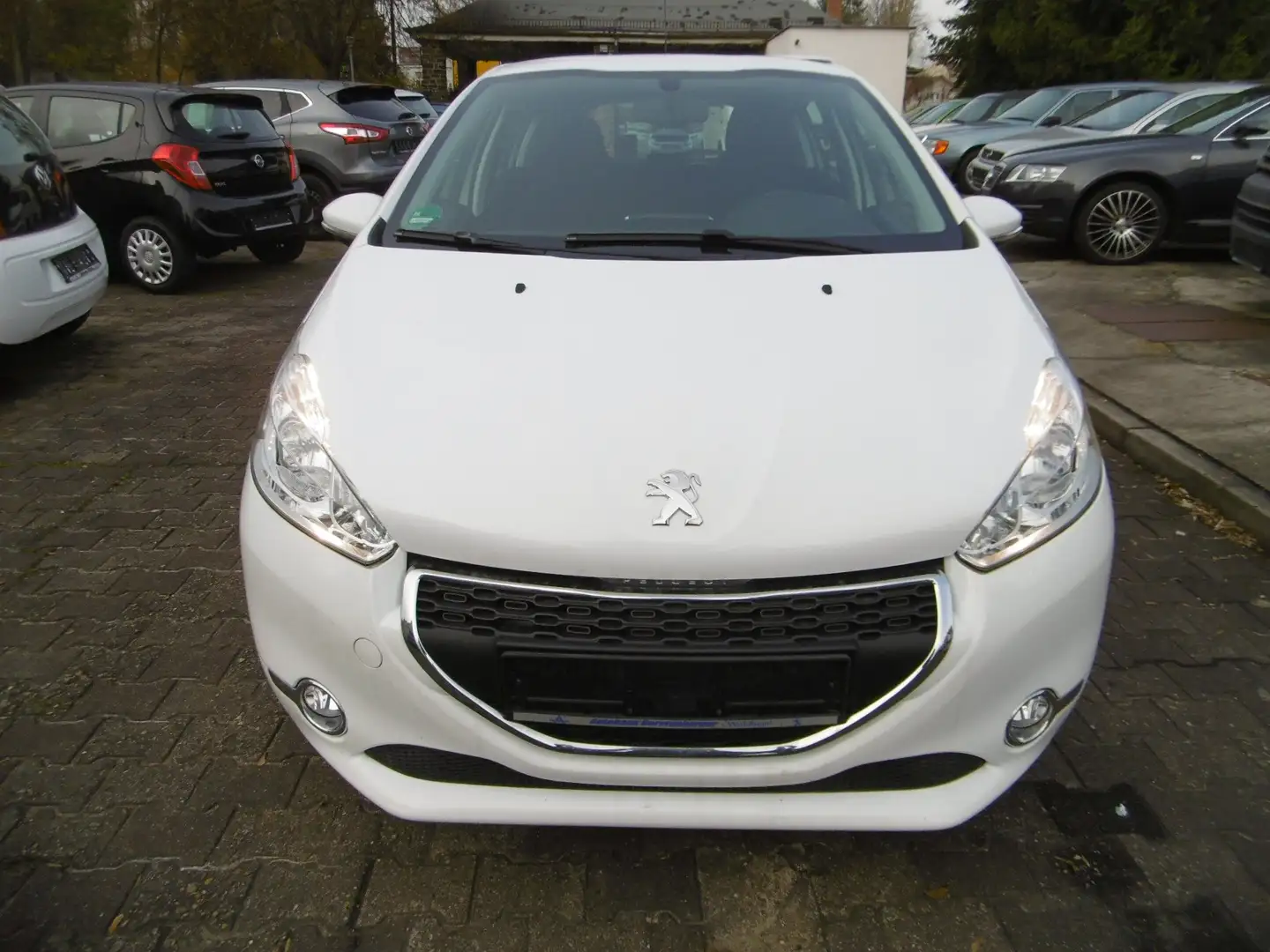 Peugeot 208 Active Klima PDC Weiß - 2