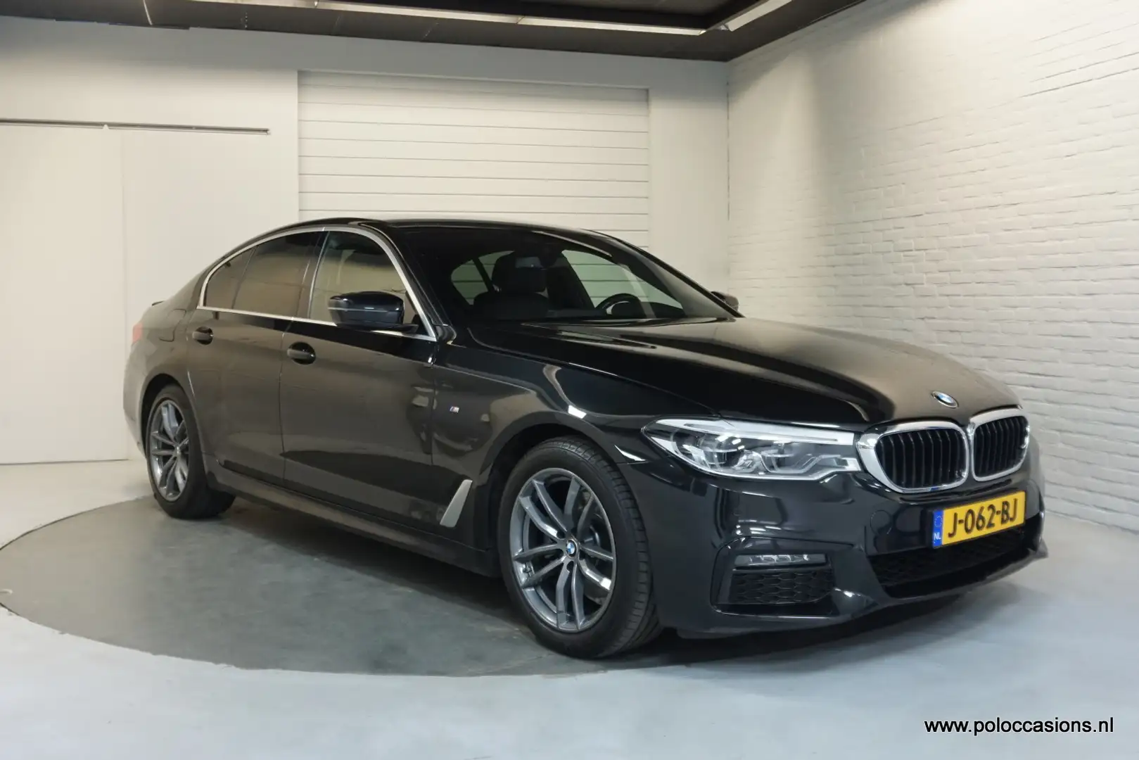BMW 520 5-serie 520i High Exec M-Pakket | Carplay | Dealer Noir - 2