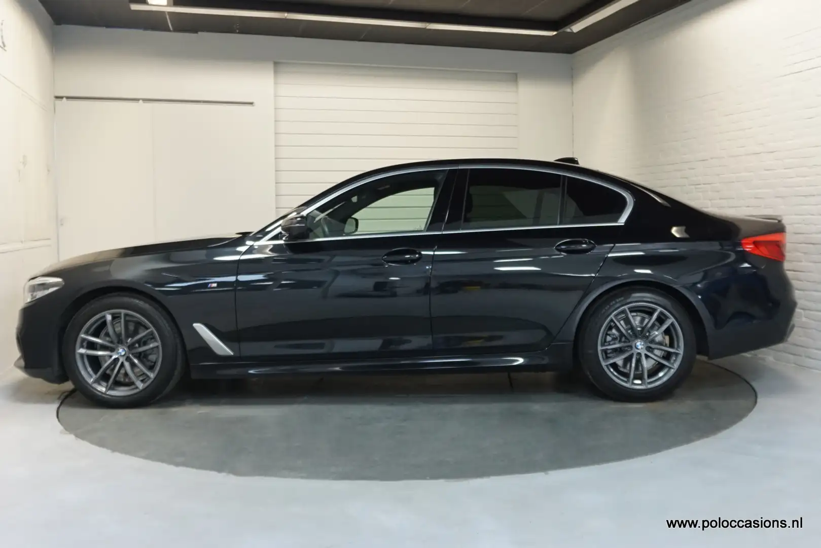 BMW 520 5-serie 520i High Exec M-Pakket | Carplay | Dealer Noir - 2