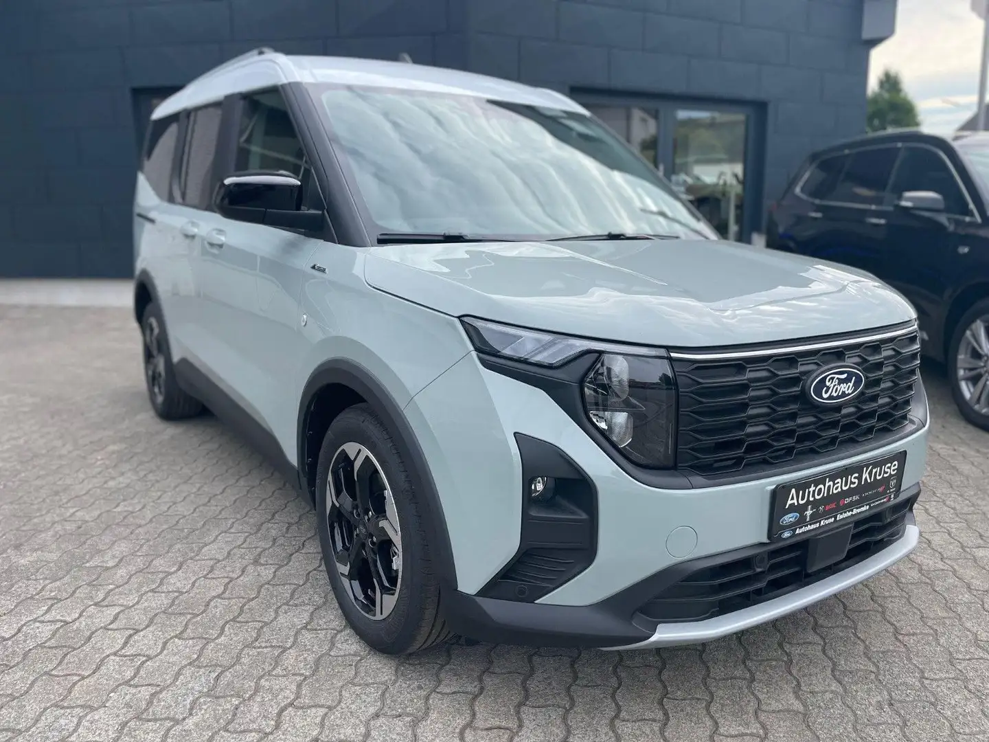 Ford Tourneo Courier Active Aut. Grijs - 1