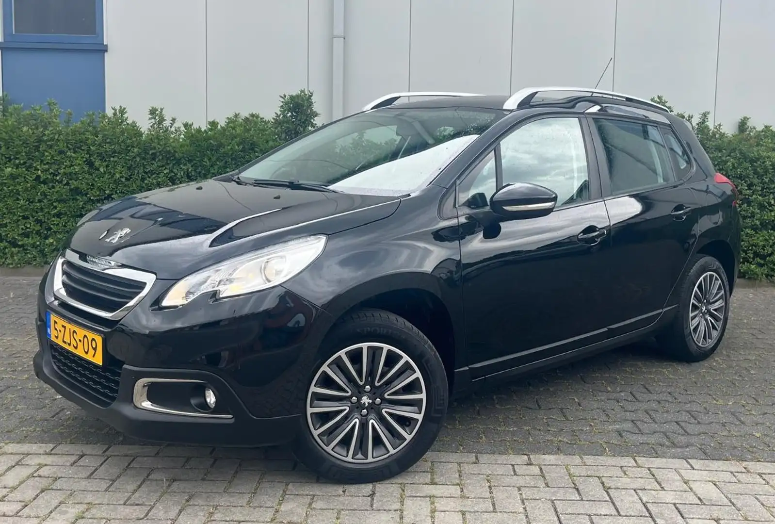 Peugeot 2008 1.2 PureTech 82pk Active Panoramadak Zwart - 1