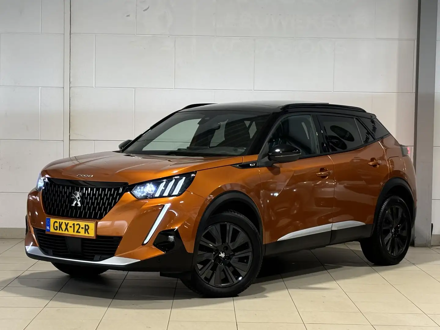 Peugeot 2008 GT Pack 1.2 Turbo 130pk | SCHUIF/KANTELDAK | ALCAN Arancione - 2