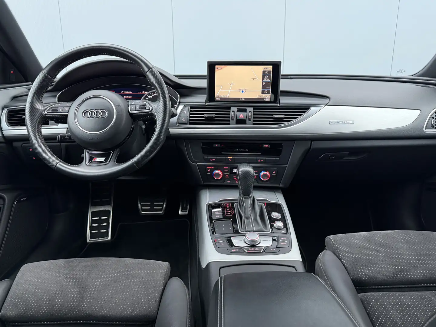 Audi A6 Avant 3.0 TFSI quattro Sport Edition Automaat S-Li Gris - 2