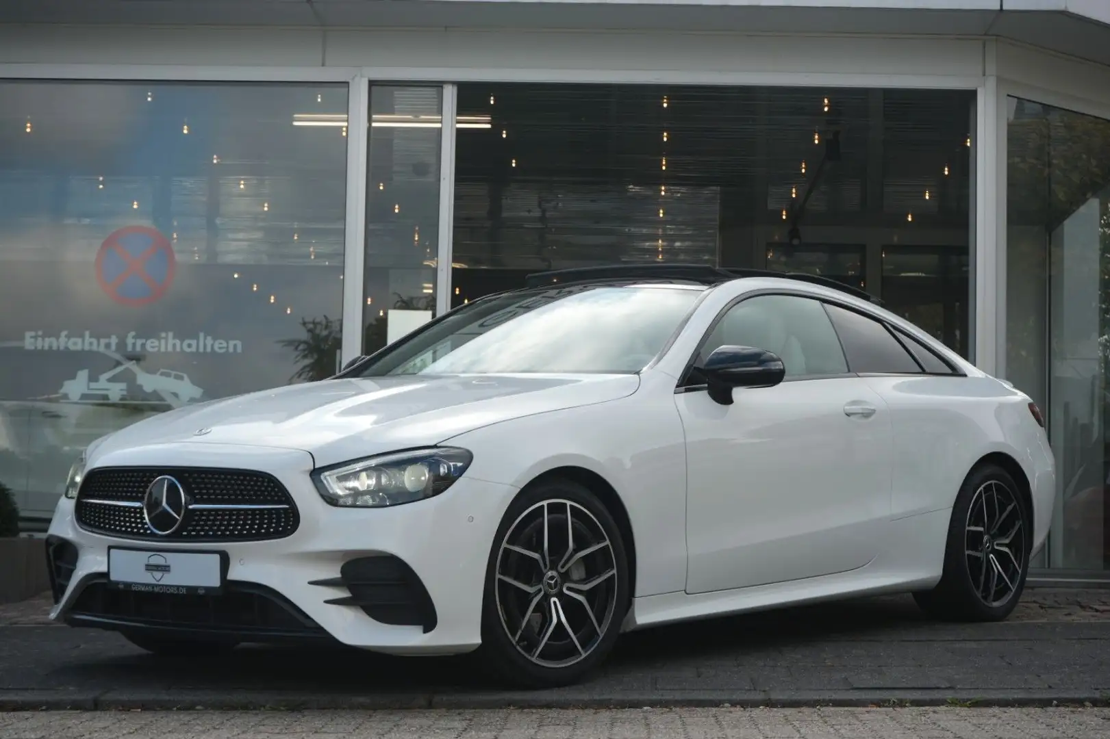 Mercedes-Benz E 220 d Coupe AMG-LINE|NIGHT|LEDER BEIGE|PANORAM Blanco - 2