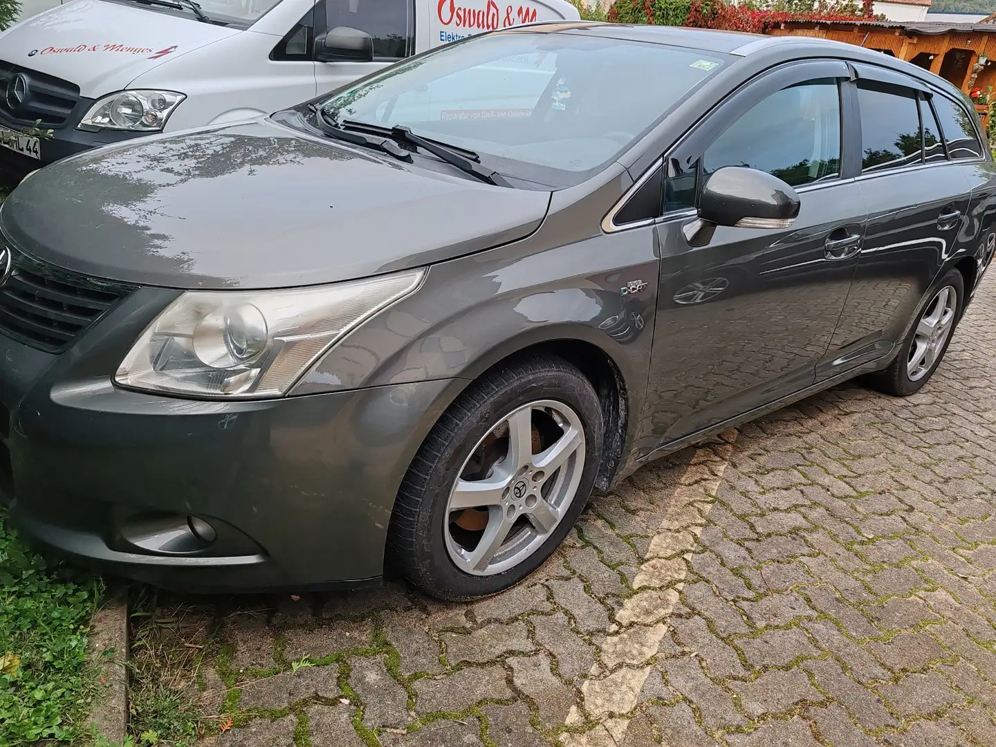 Toyota Avensis Combi 2.2 D-4D Automatik Executive - 1