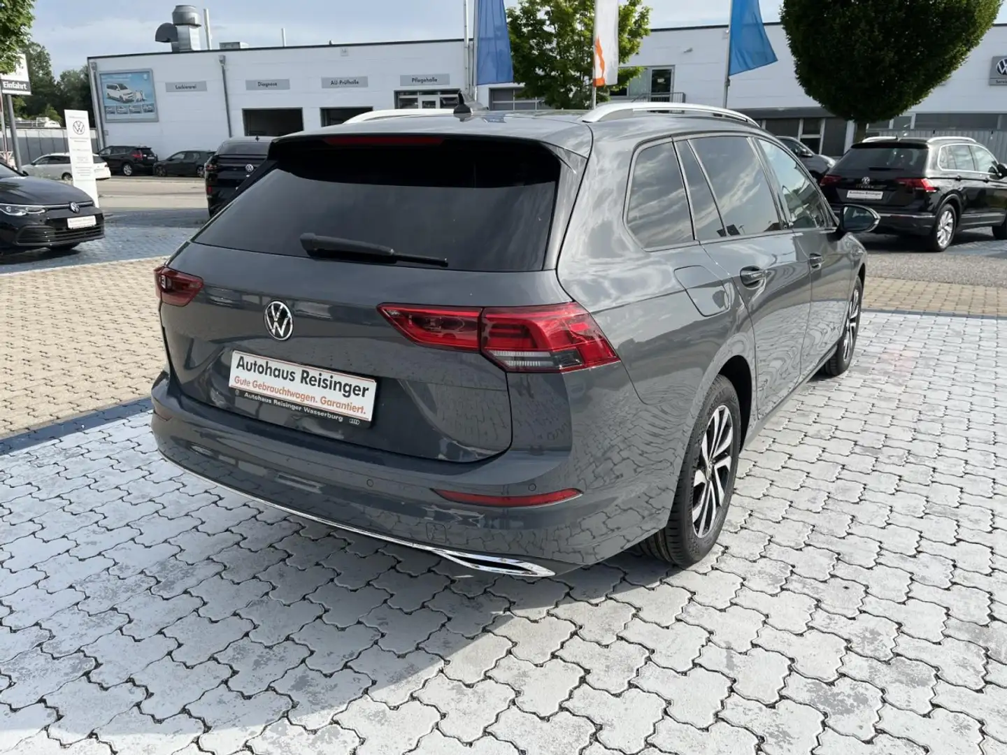 Volkswagen Golf VIII Variant 1.5 TSI Active (Navi,LED-Plus,R-Kamer Gris - 2