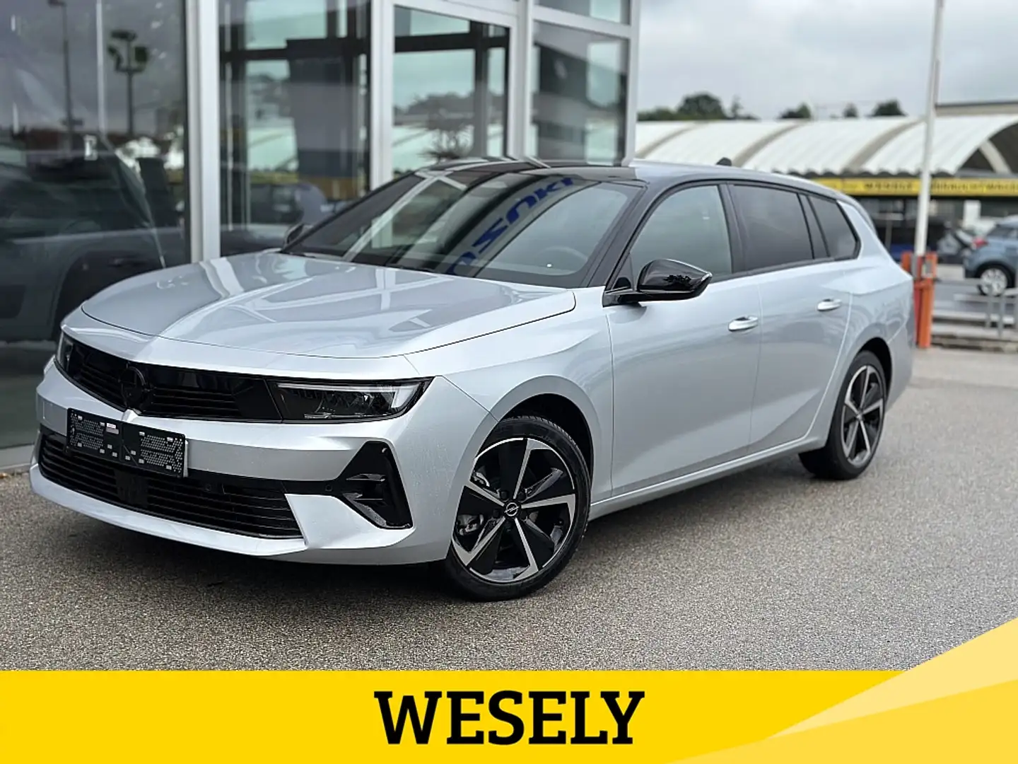 Opel Astra ST 1,2 Turbo GS Silber - 1
