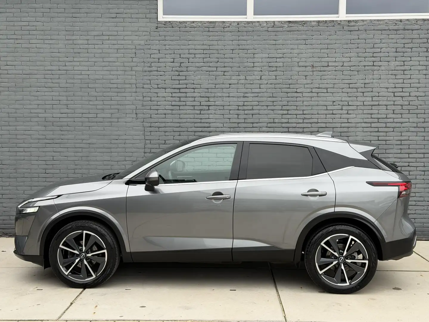 Nissan Qashqai 1.3 MHEV AUT. TEKNA PLUS | PANO | MASSAGE | 360°CA Grijs - 2