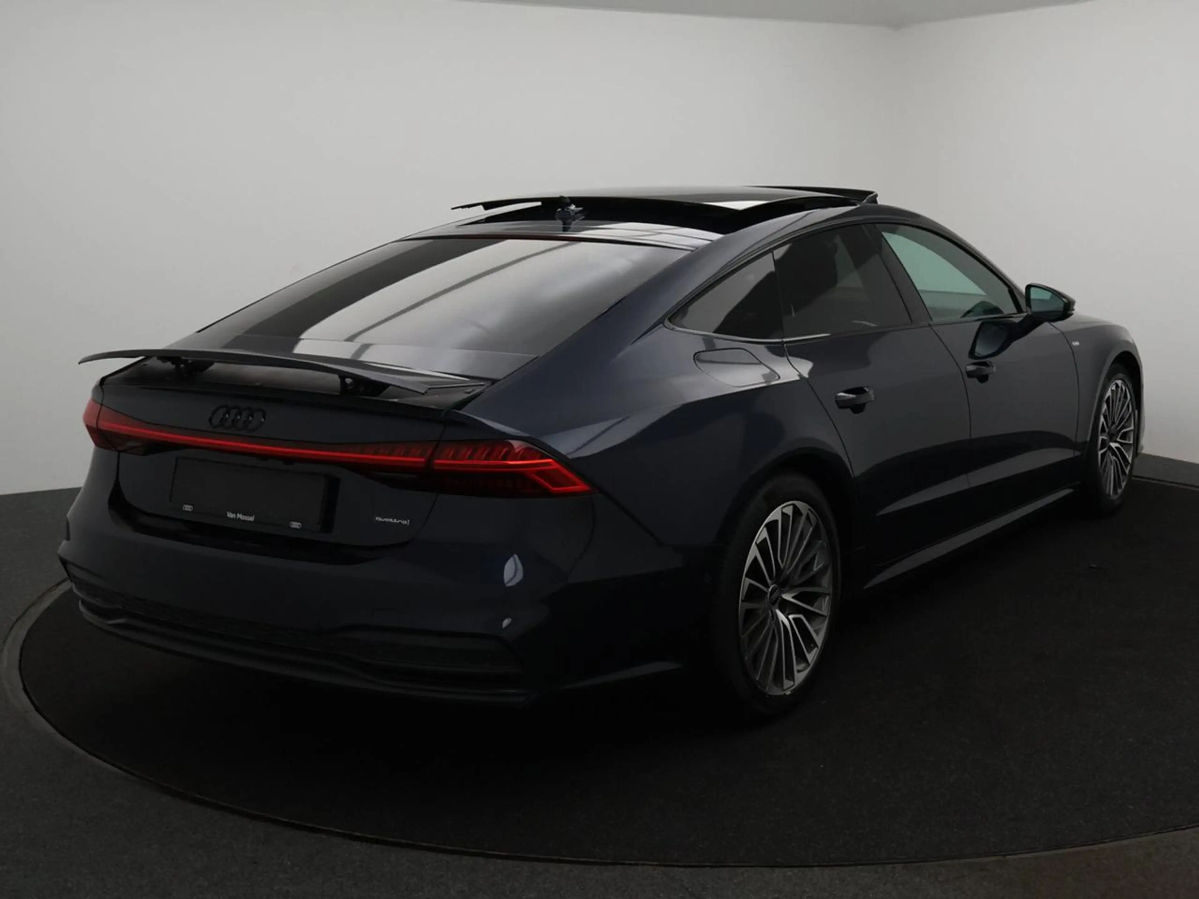Audi A7 A7 PHEV 55 TFSI e Quattro Competition — photo 3