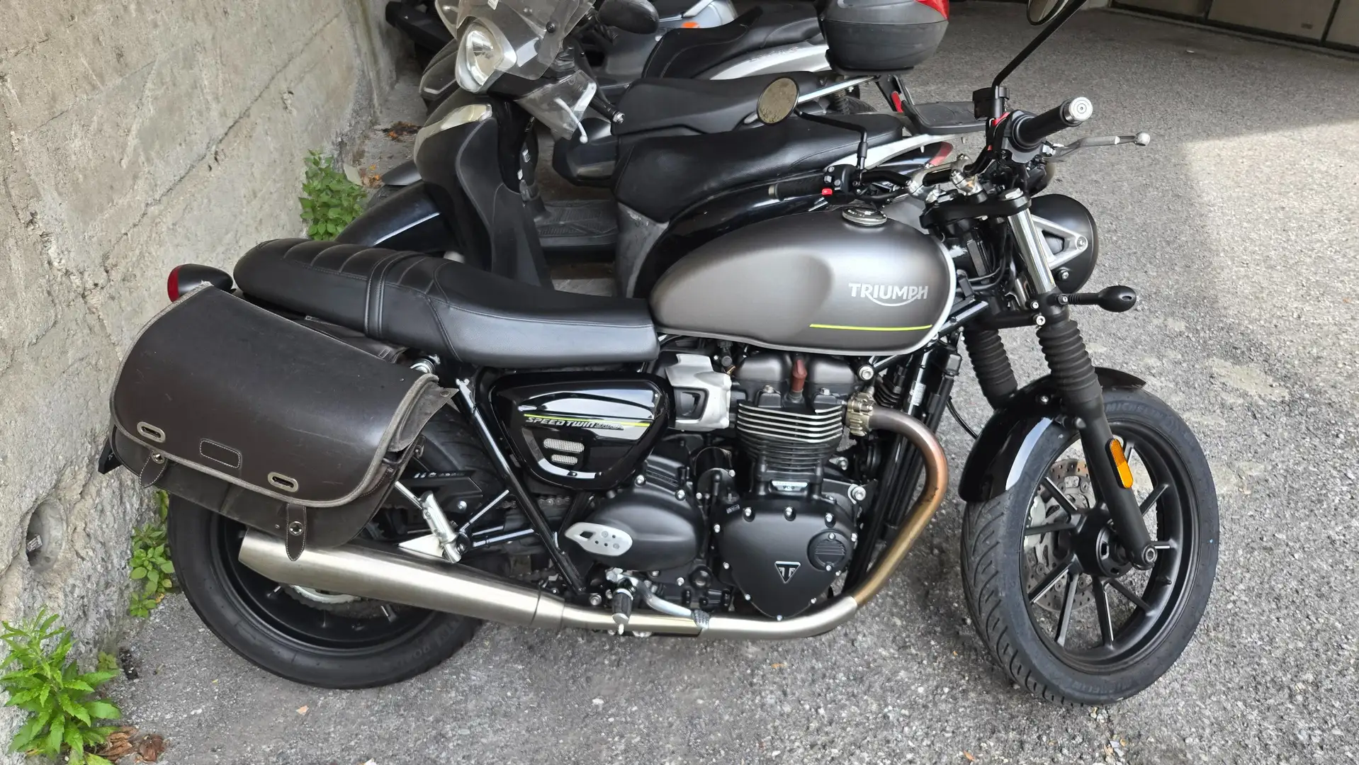 Triumph Speed Twin 900 Grigio - 2