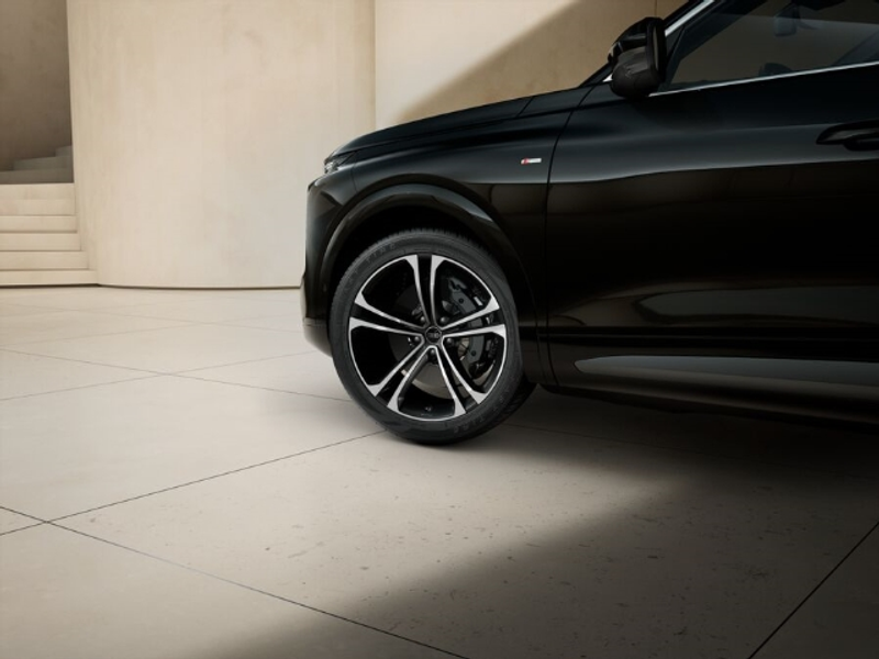 Audi Q7 SUV TDI quattro 7Stz. Pano AHK DigMatrix — photo 4