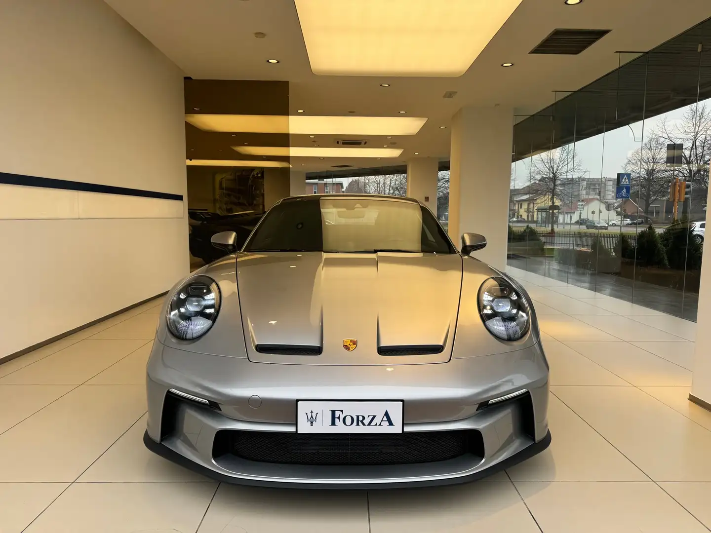 Porsche 992 911 Coupe 4.0 GT3 Touring Grau - 2