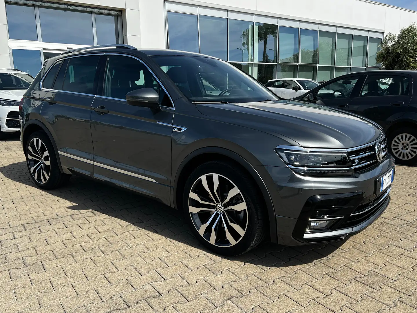 Volkswagen Tiguan Tiguan 2.0 tdi 190cv. dsg Advanced R-Line Pack 4M Gris - 2