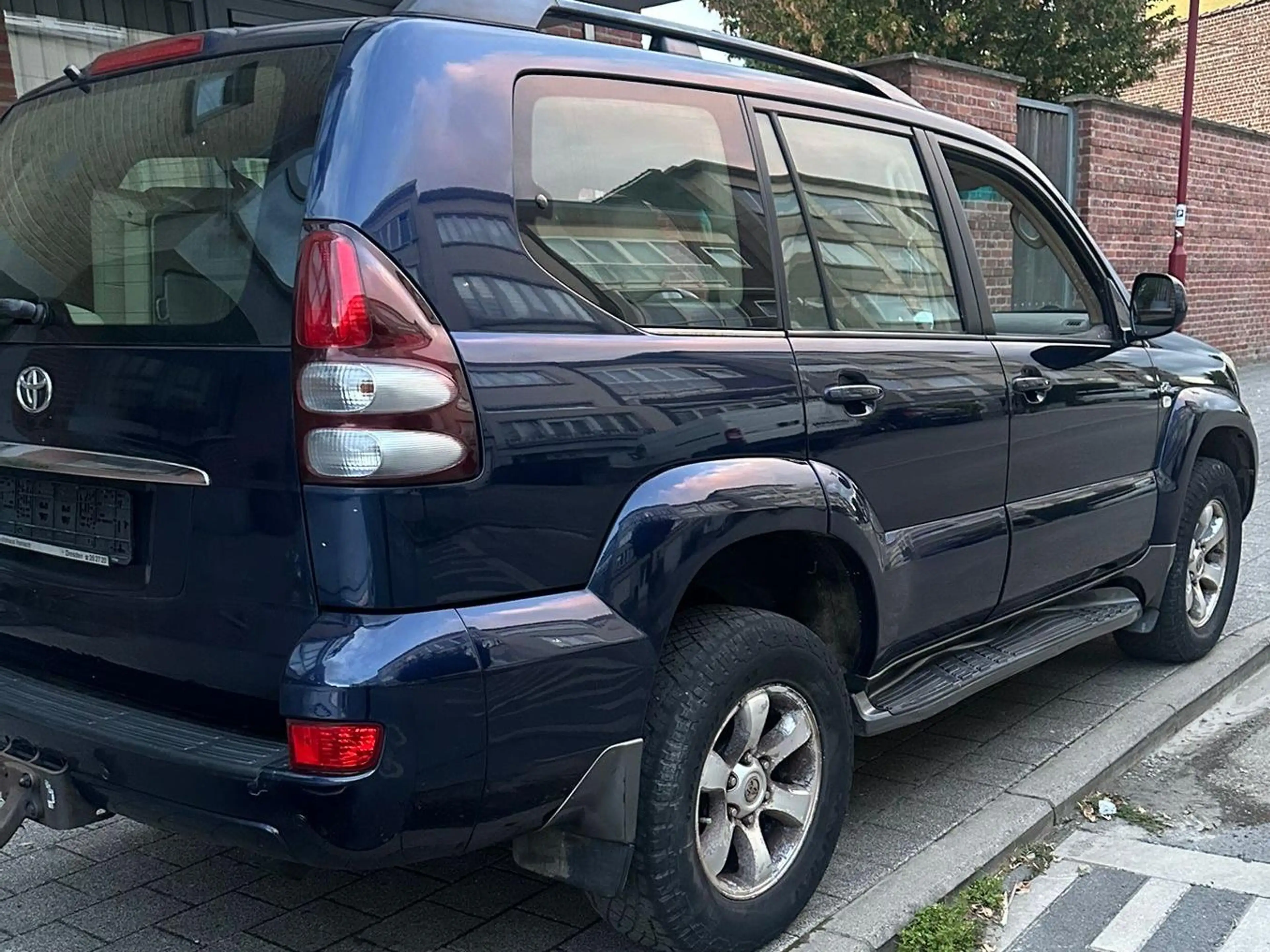 Toyota Land Cruiser 3.0 Turbo D-4D VIP 7 Seats Full Manual 0485905657 — photo 4