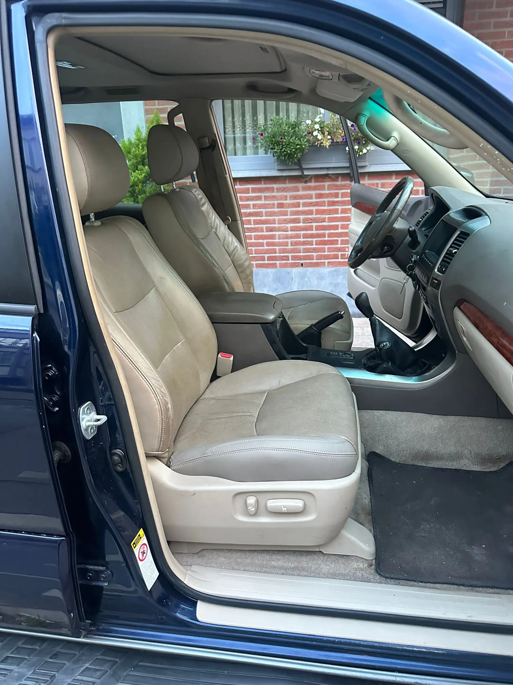 Toyota Land Cruiser 3.0 Turbo D-4D VIP 7 Seats Full Manual 0485905657 — photo 8