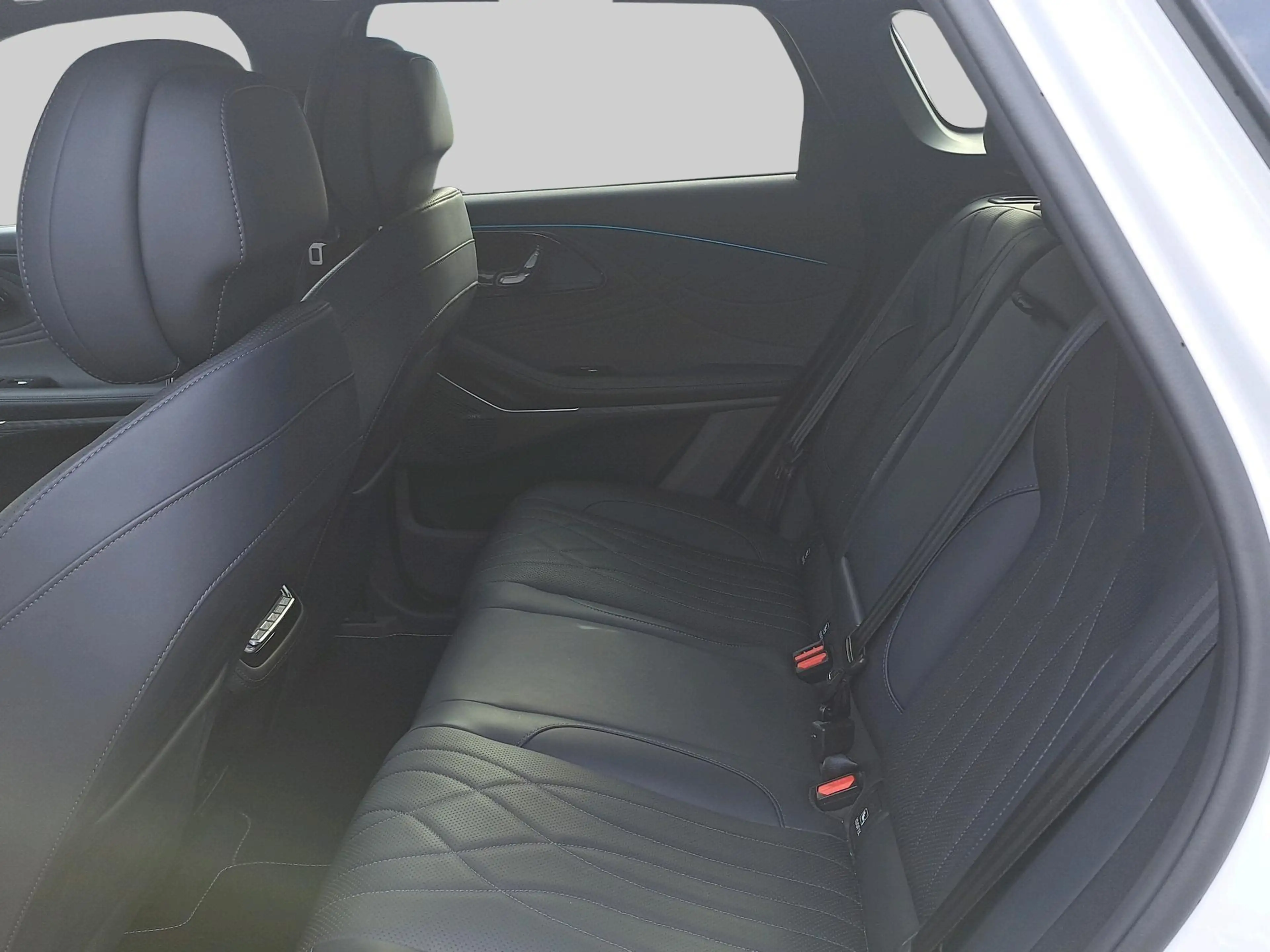 Omoda 9 1.5T-GDi SHS-P Premium Stoel verwarming voor en ac — photo 7