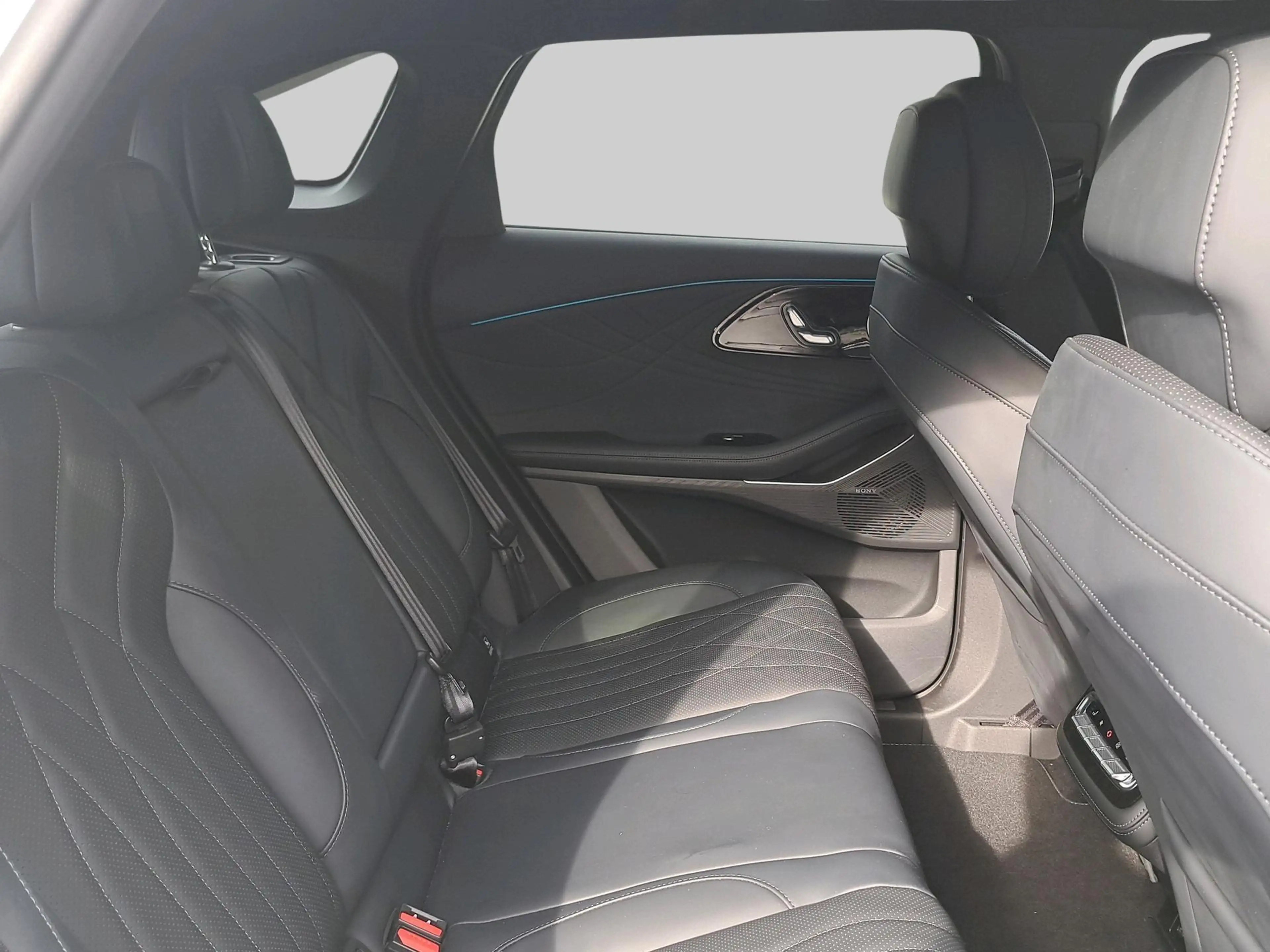 Omoda 9 1.5T-GDi SHS-P Premium Stoel verwarming voor en ac — photo 15