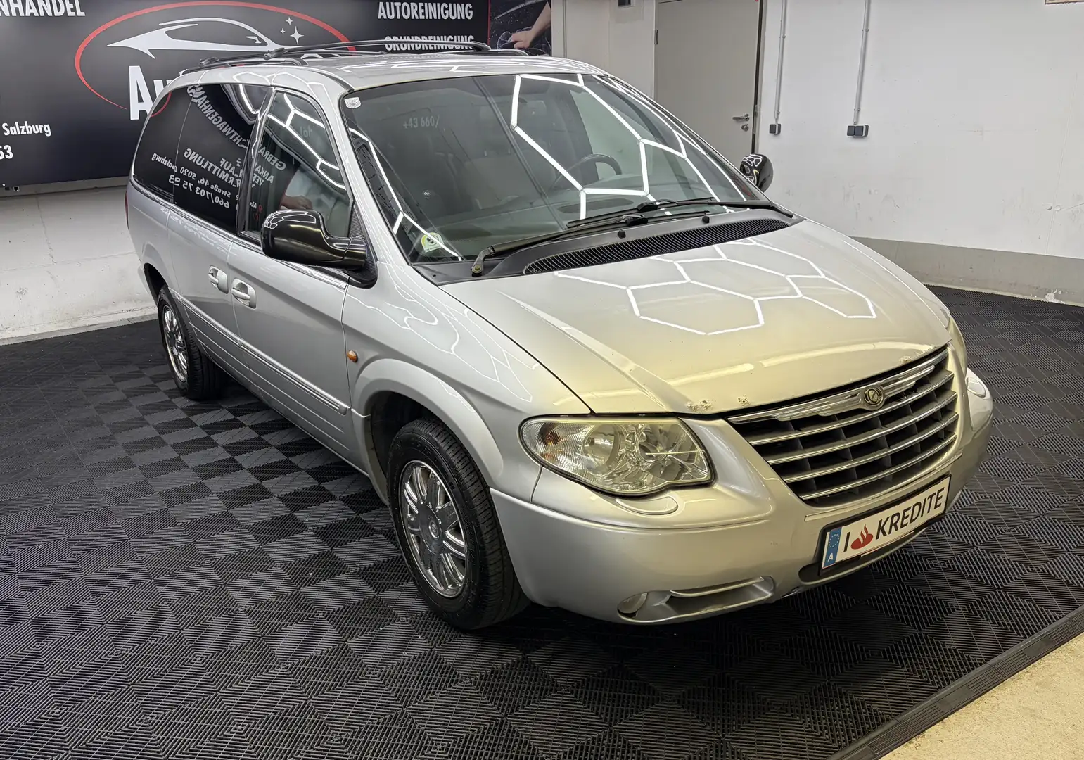 Chrysler Voyager 2.8 CRD Grand Voyager Limited Grau - 2