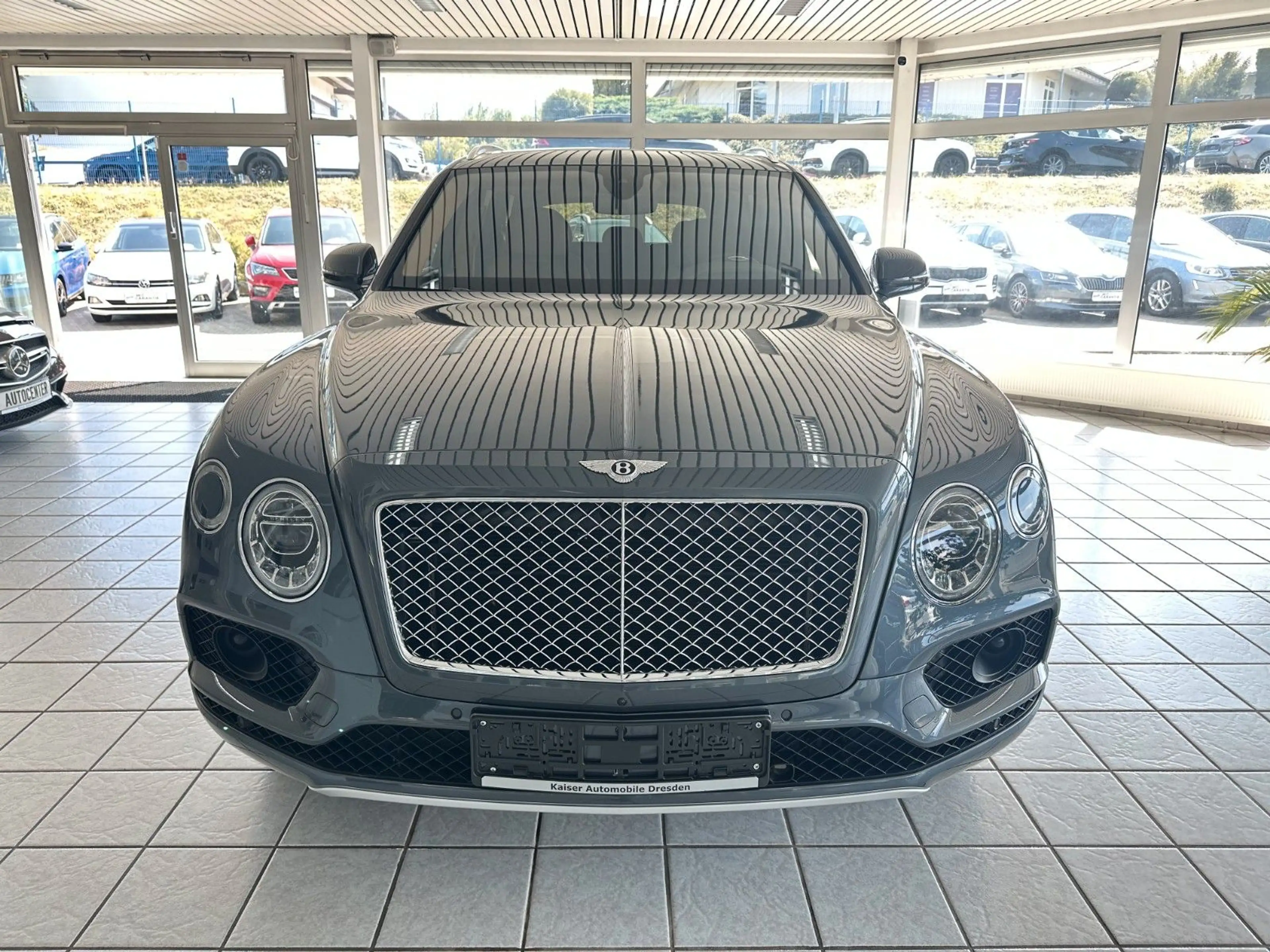 Bentley Bentayga 6.0 W12 4WD First Edition Autom. — photo 2