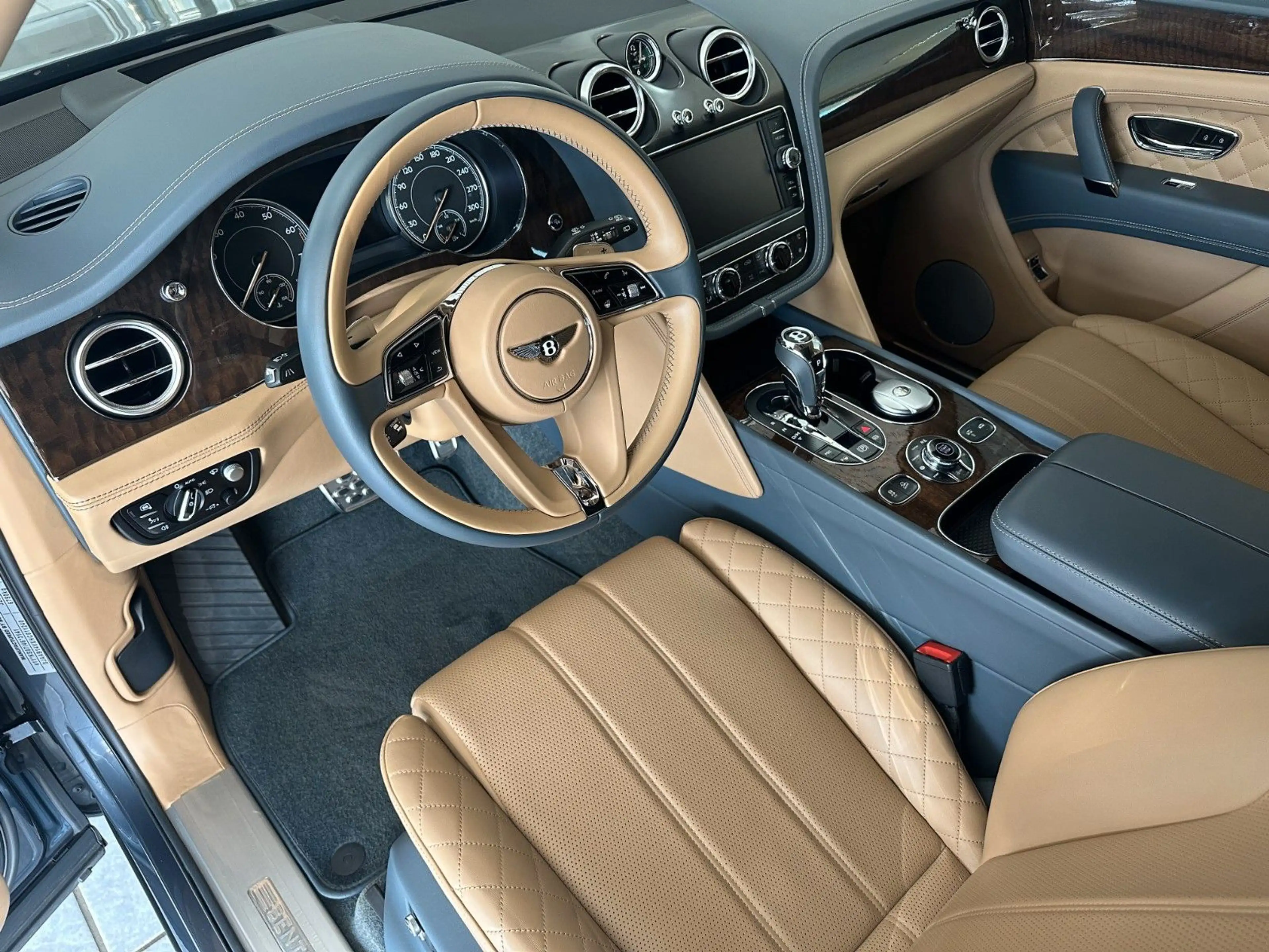 Bentley Bentayga 6.0 W12 4WD First Edition Autom. — photo 9