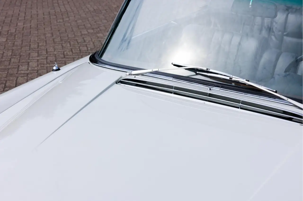 Mercedes-Benz 280 W111 SE Cabriolet | Volledig gerestaureerd | Flach, foto 12