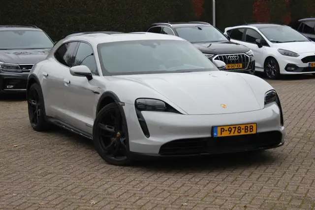 Porsche Taycan Cross Turismo 4 93 kWh / 360Camera / Luchtvering /
