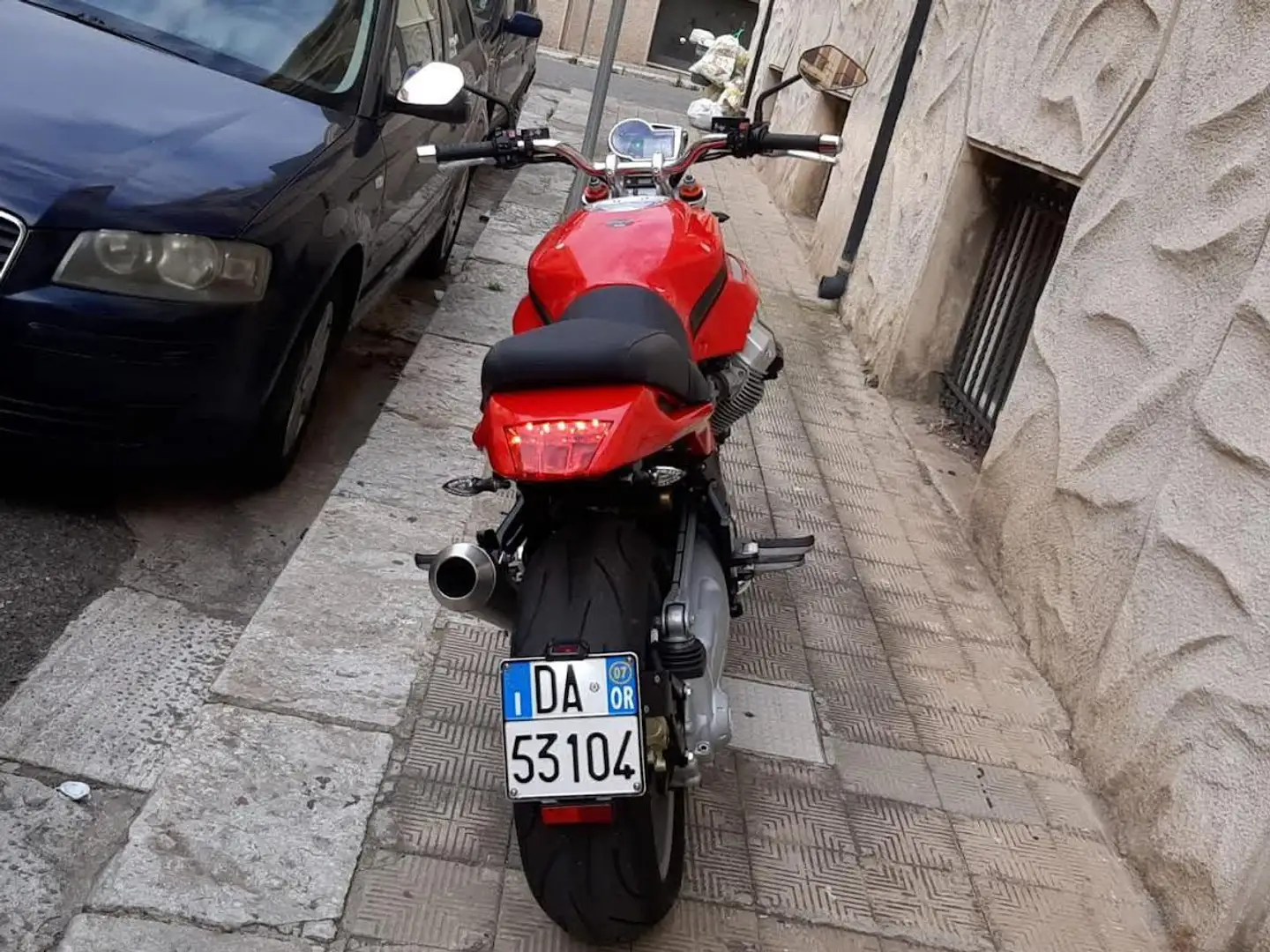 Moto Guzzi Griso 850 Rouge - 1