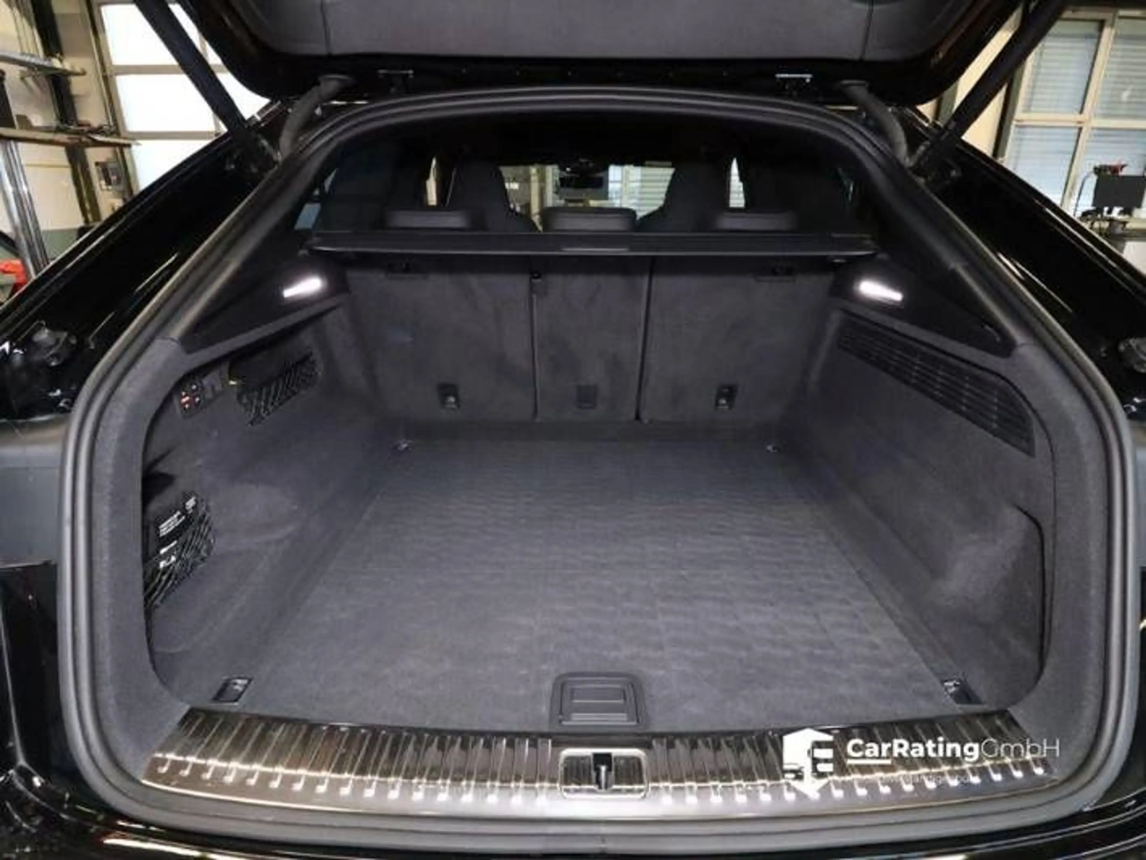 Audi SQ8 TFSI Pano+Matrix+HUD+Navi+ACC+RearView — photo 13