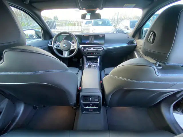 BMW 3 Series view 8