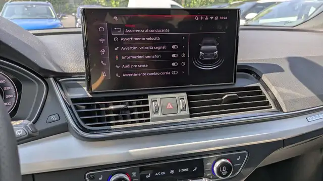 Audi Q5 view 14