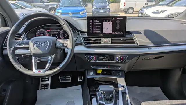 Audi Q5 view 6