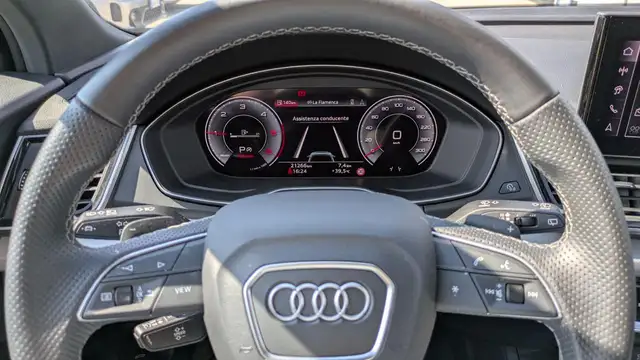 Audi Q5 view 8