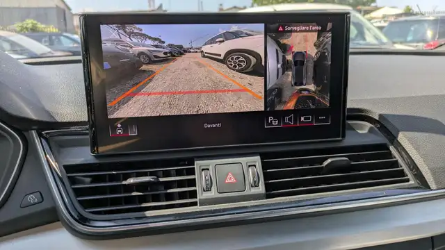 Audi Q5 view 11