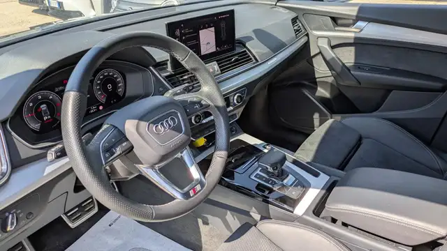 Audi Q5 view 7