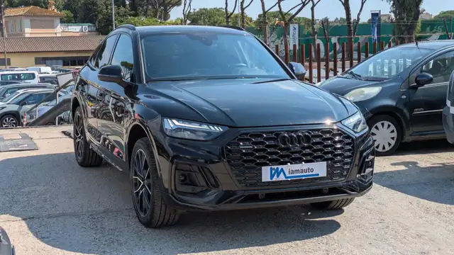 Audi Q5 view 3
