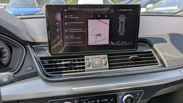 Audi Q5 view 9