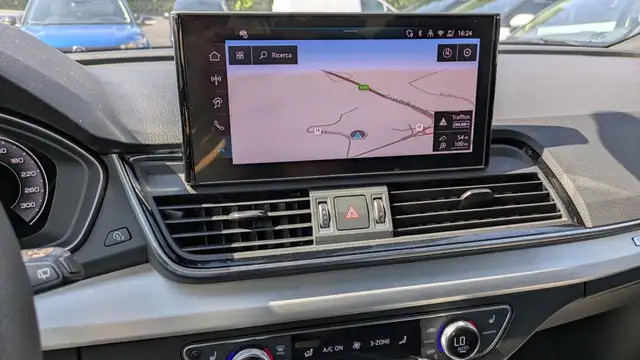 Audi Q5 view 12