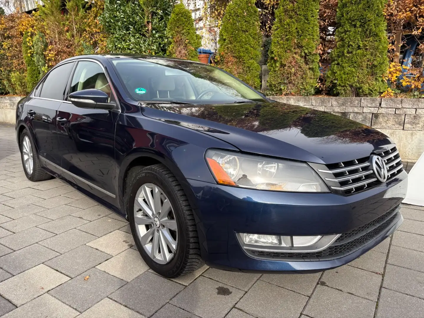 Volkswagen Passat Highline Navi Leder Blau - 1