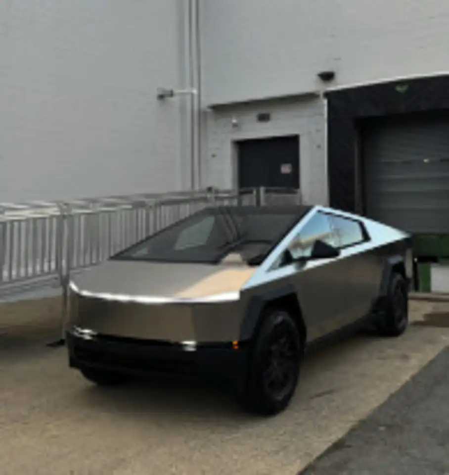 Tesla Cybertruck снимка Tesla Cybertruck