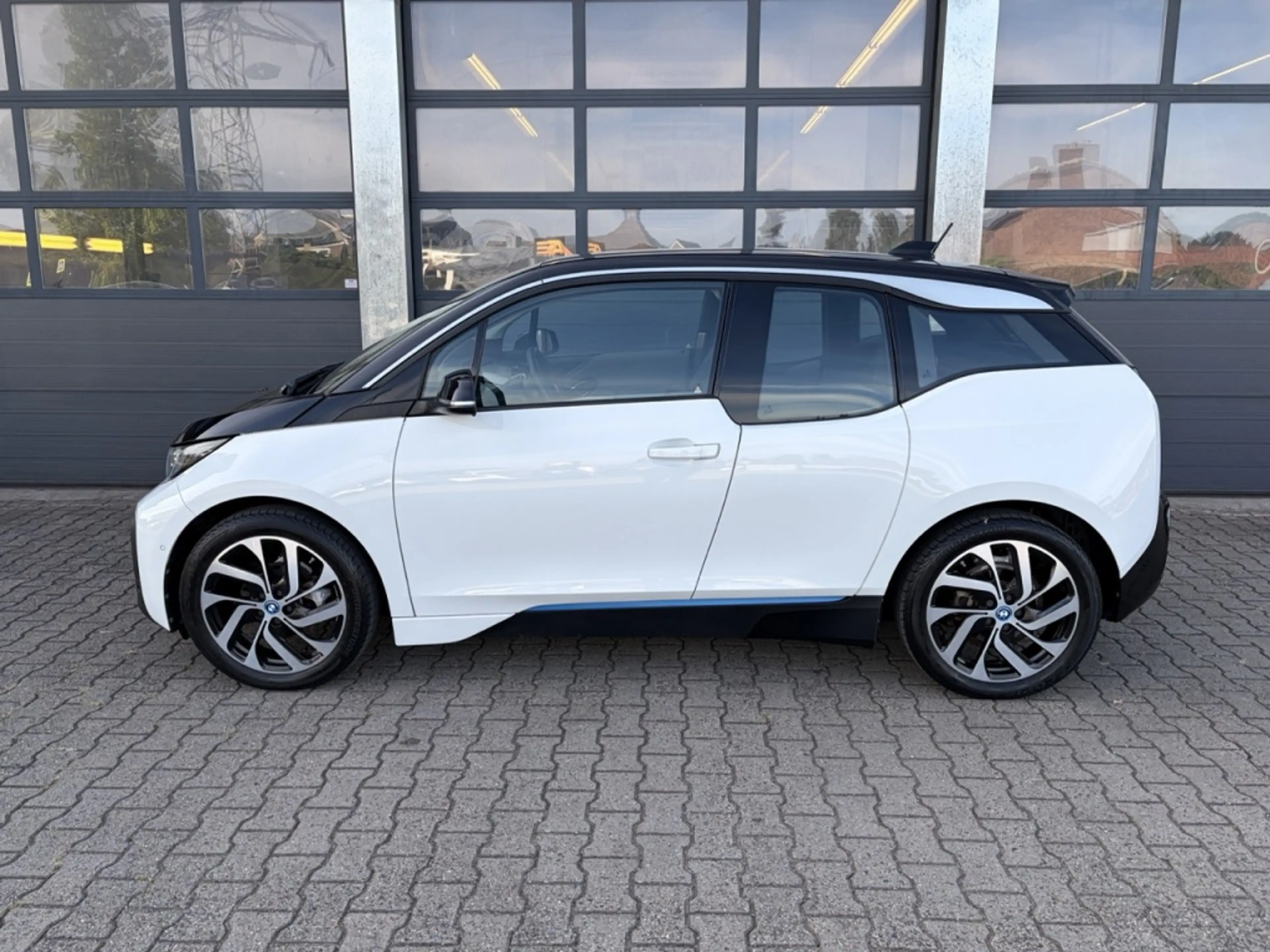BMW i3 (I01) i3 170pk (120 Ah) Aut i3 Executive Edition — photo 2