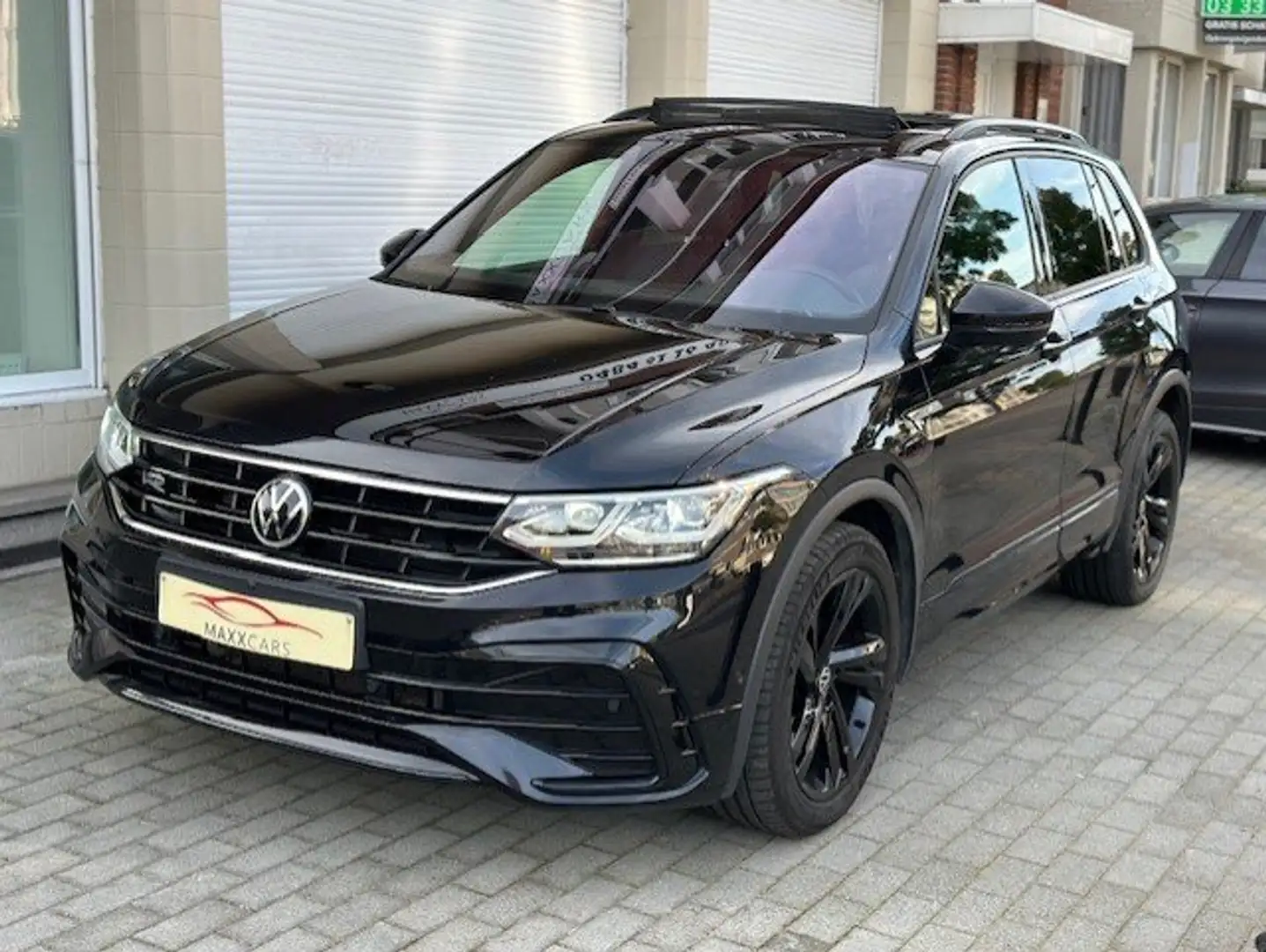 Volkswagen Tiguan 2.0 TDI 150 pk DSG R-Line - Black Pack Zwart - 1