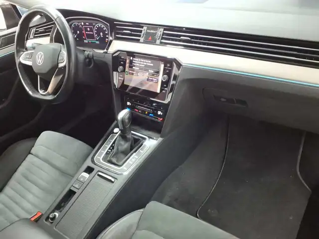 Volkswagen Passat view 9