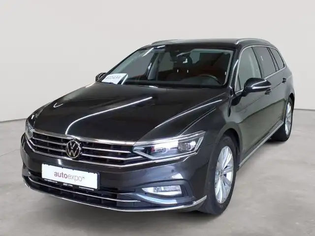 Volkswagen Passat view 2