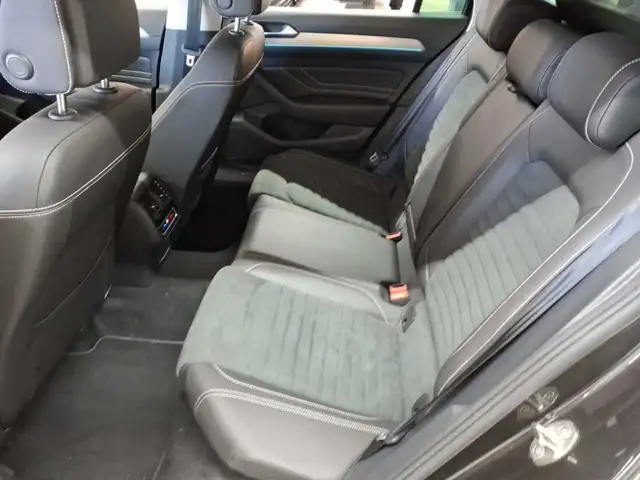 Volkswagen Passat view 13