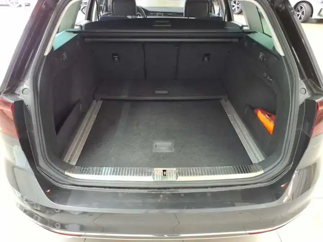 Volkswagen Passat view 15