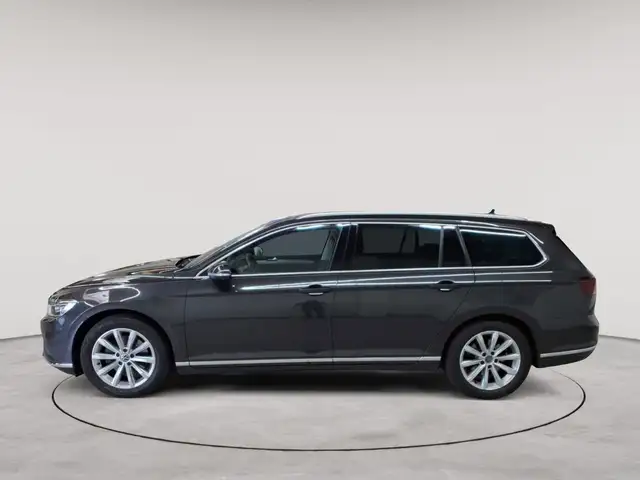 Volkswagen Passat view 6
