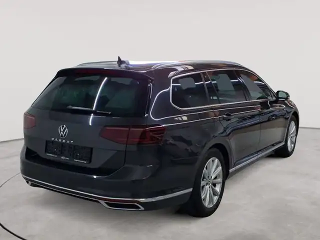 Volkswagen Passat view 4