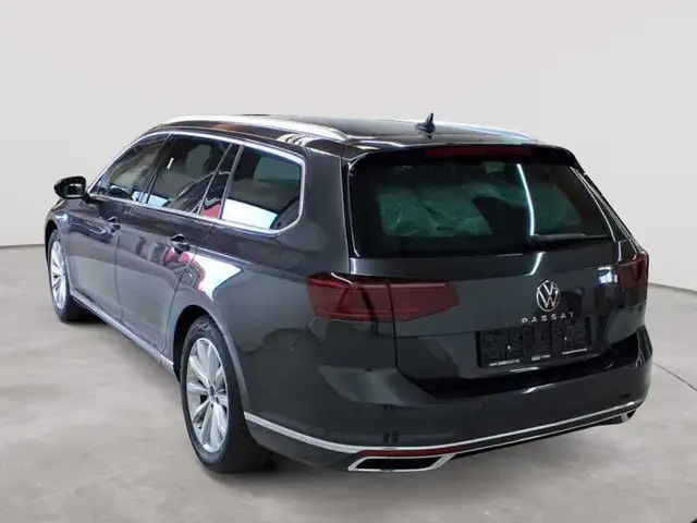 Volkswagen Passat view 5